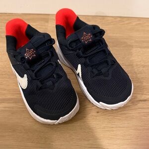 Nike toddler star runner sneakers. EUC